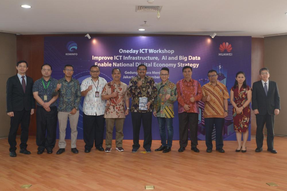 Dirjen SDPPI Ismail beserta jajarannya dalam kegiatan ICT Workshop kerjasama dengan Huawei di Jakarta, Kamis (12/09/2019).