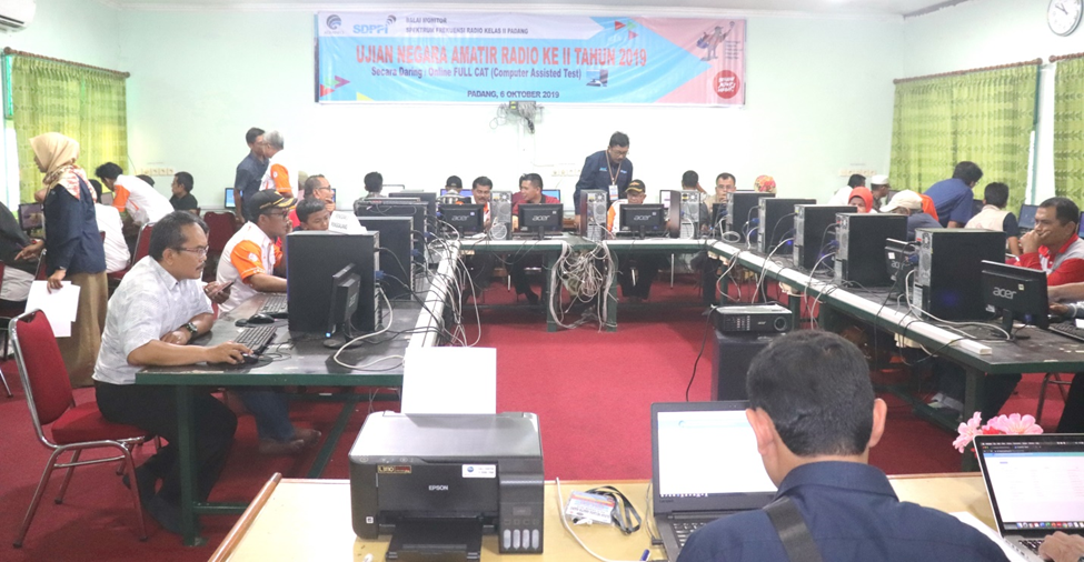 Suasana UNAR berbasis komputer yang dilaksanakan di MAN Gunung Pangilun Padang ini atas kerjasama antara Balmon Padang dengan ORDA Sumatera Barat pada Minggu (6/10/2019).