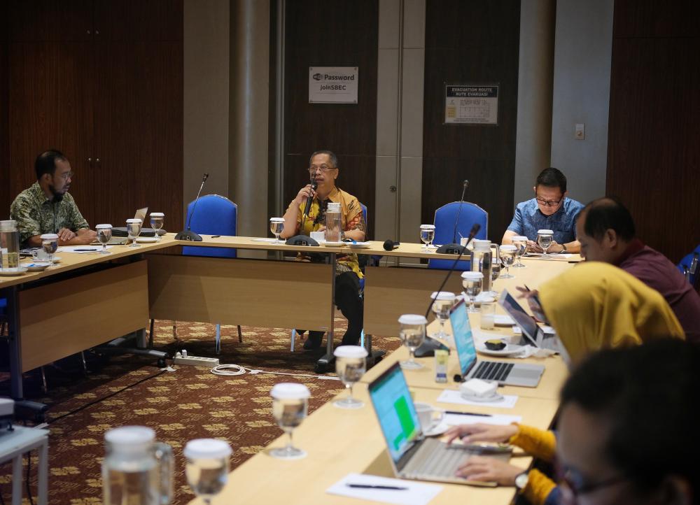Sesditjen SDPPI R. Susanto saat memberikan arahan kepada para Pejabat Pengadaan/Jasa pada acara Rencana Umum Pengadaan Barang/Jasa 2020, Bogor (26/12/2019)