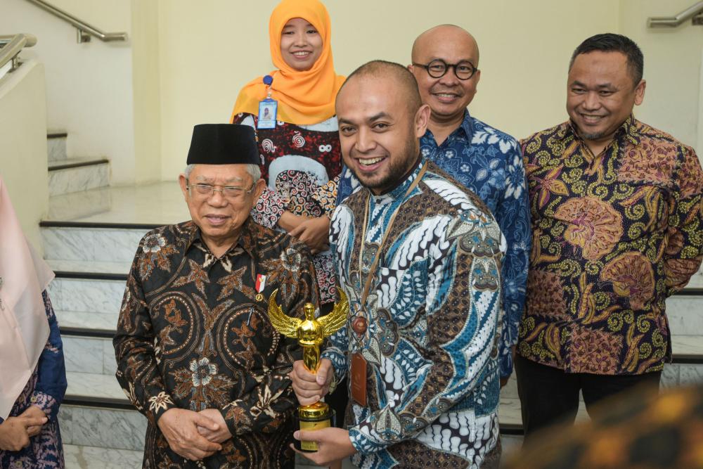 Aryo Pamoragung bersama Wakil Presiden RI