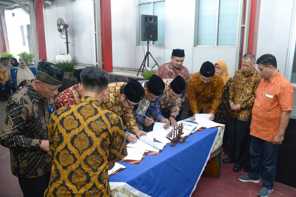 Sesditjen SDPPI R. Susanto melantik tujuh pegawai sebagai Pejabat Fungsional Penguji Perangkat Telekomunikasi dan Asisten Penguji Perangkat Telekomunikasi.