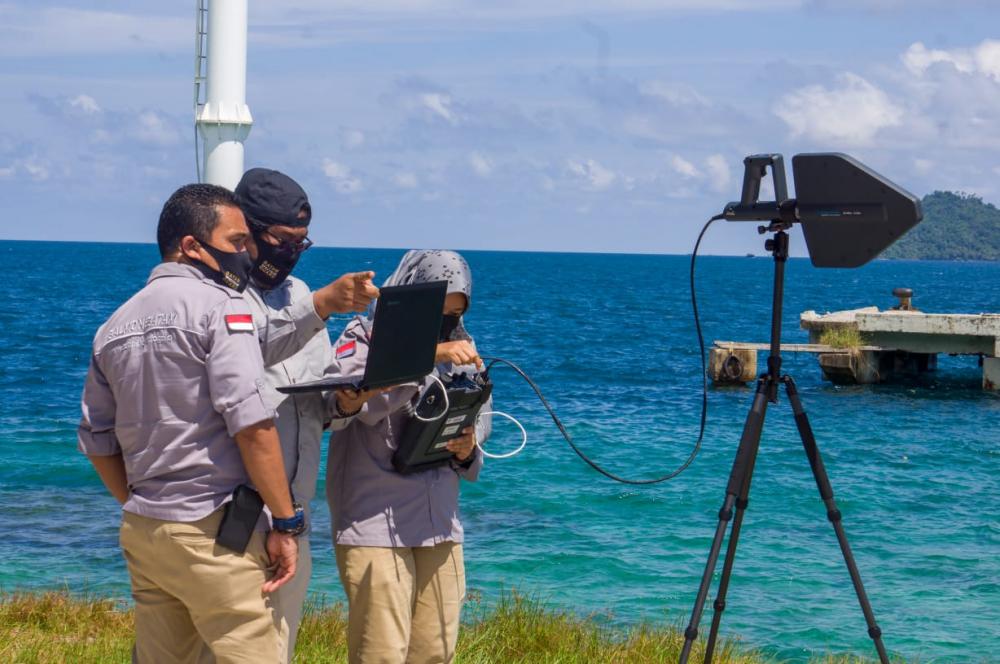 Tim Balmon Batam sedang melalakukan pengawasan dan pengendalian frekuensi radio di gerbang utara NKRI, Sabtu (8/8/2020)