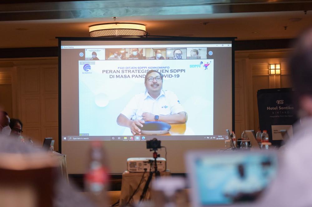Ilustrasi: Ditjen SDPPI Ismail saat  melakukan Focus Group Discussion (FGD) melalui teleconference  bersama sejumlah media nasional di Hotel Santika Premier, Senin (26/10/2020).