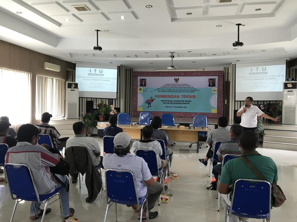 Balai Monitor Spektrum Frekuensi Radio Kelas I Medan mengenalkan Program Sertifikat Jarak Jangkau Jauh (Long Range Certificate) kepada  nelayan dan anak buah kapal (ABK) penangkap ikan di Sibolga, Sumatera Utara.