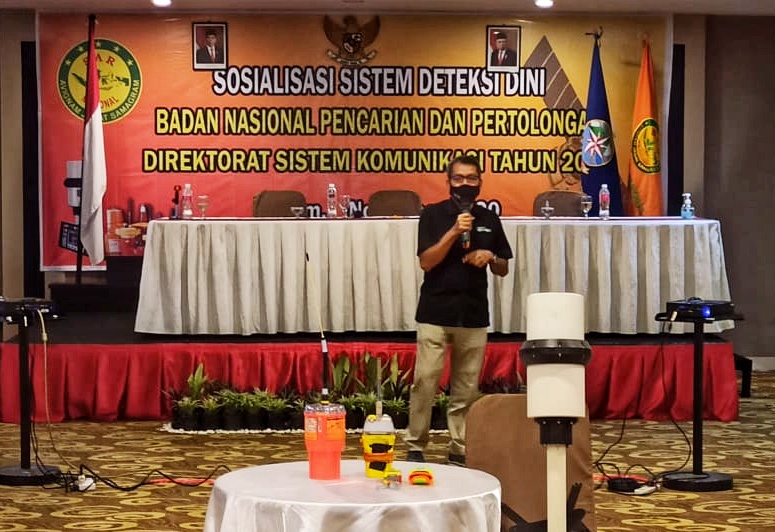   Kepala Balai Monitor Spektrum Frekuensi Radio (SFR) Kelas II Batam, Abd. Salam saat menjadi pembicara pada Sosialisasi Sistem Deteksi Dini Badan SAR Nasional (BASARNAS) Penggunaan Beacon Emergency Position Indicating Radio Beacon (EPIRB)  untuk Keselamatan Pelayaran di Laut, Selasa (17/11/2020).