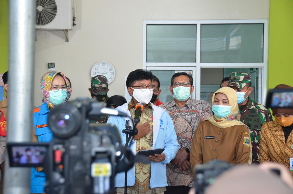 Menteri Komunikasi dan Informatika Johnny G Plate pada kegiatan Uji Coba Satu Data Vaksinasi di Puskesmas Jurangmangu, Kec. Pondok Aren, Tangerang Selatan, Selasa (12/01/2021). 