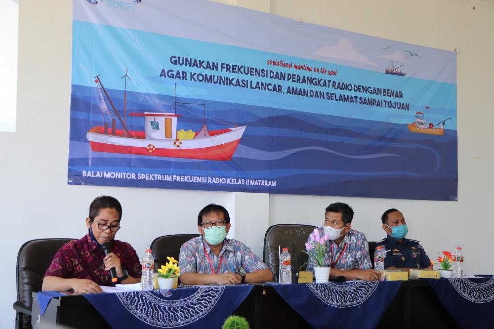 Balai Monitor Spektrum Frekuensi Radio (SFR) Kelas II Mataram melakukan sosialisasi di Pelabuhan Perikanan Labuhan Lombok, Lombok Timur, Rabu (24/3/2021) dan Kamis (25/3/2021), sosialisasi serupa dilaksanakan di Pelabuhan Perikanan Teluk Awang,  Lombok Tengah.