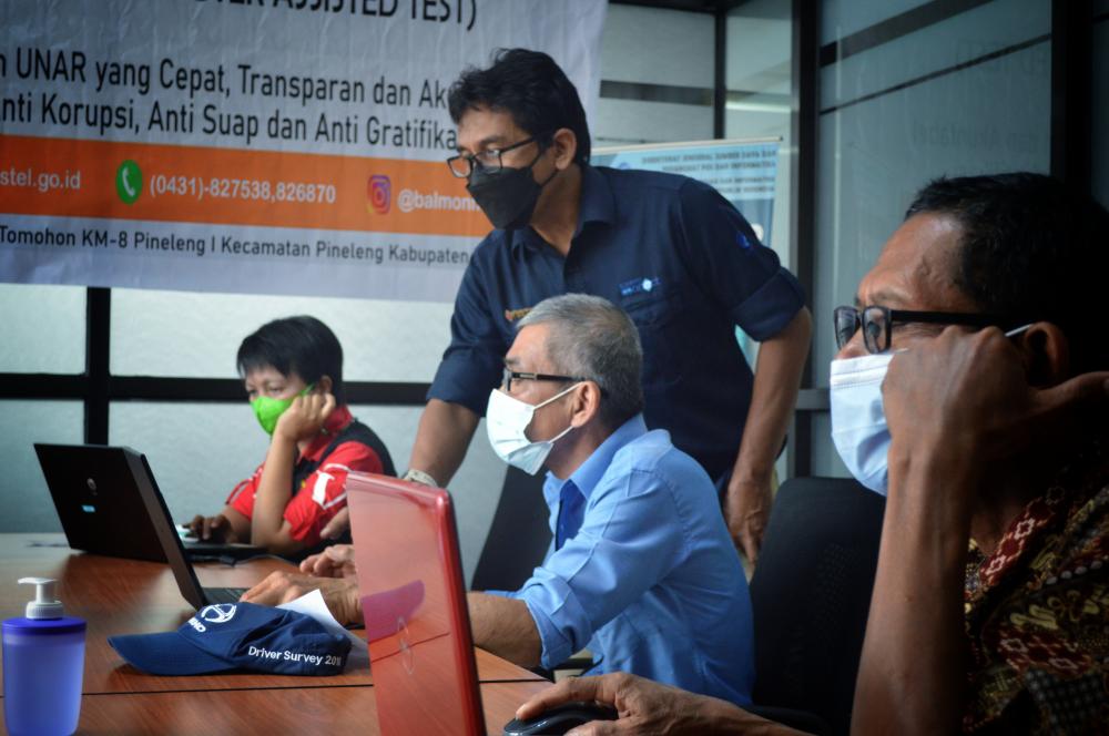 Peserta Ujian saat mengikuti Negara Amatir Radio Computer Assited Test (UNAR-CAT) , Sabtu (19/6/2021).
