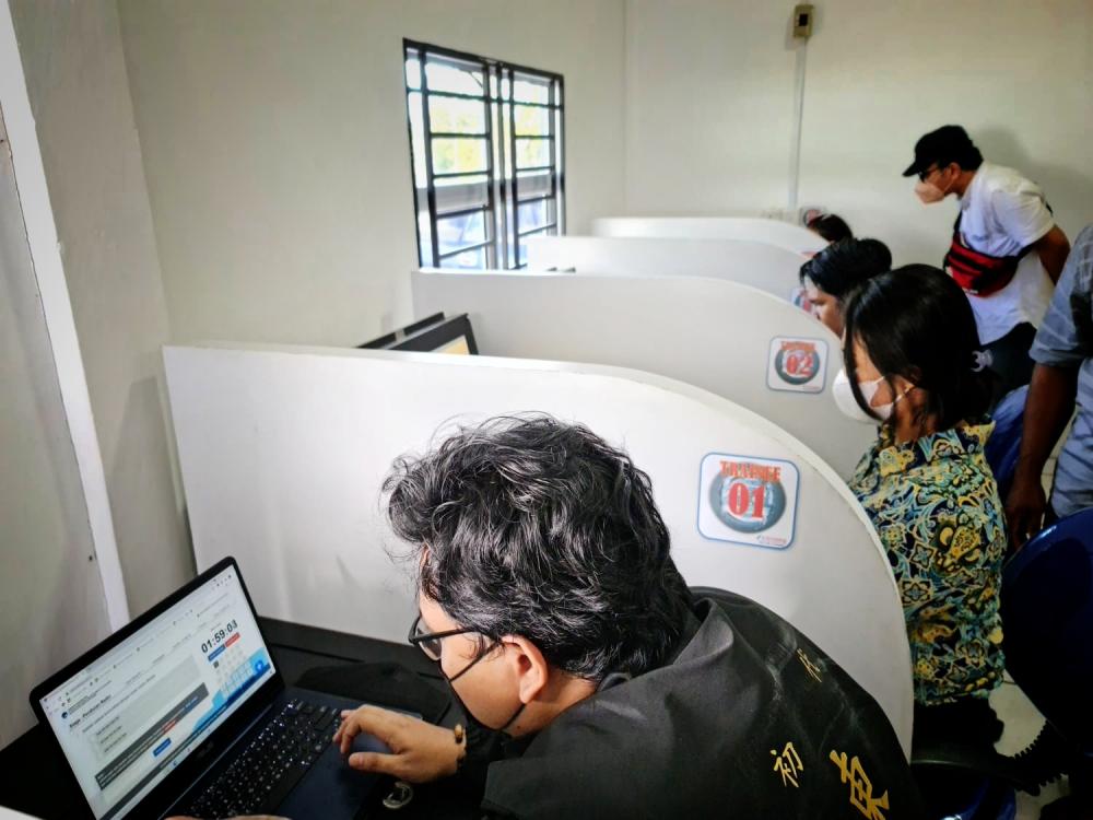 Balai Monitor Spektrum Frekuensi Radio Kelas II Batam selenggarakan  Ujian Negara Amatir Radio (UNAR) Reguler ketiga dengan  metode Computer Assisted Test (CAT) diiiuti oleh 12 peserta tingkat siaga. Batam (10/08/2020)