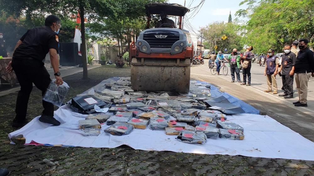 Pemusnahan perangkat ilegal