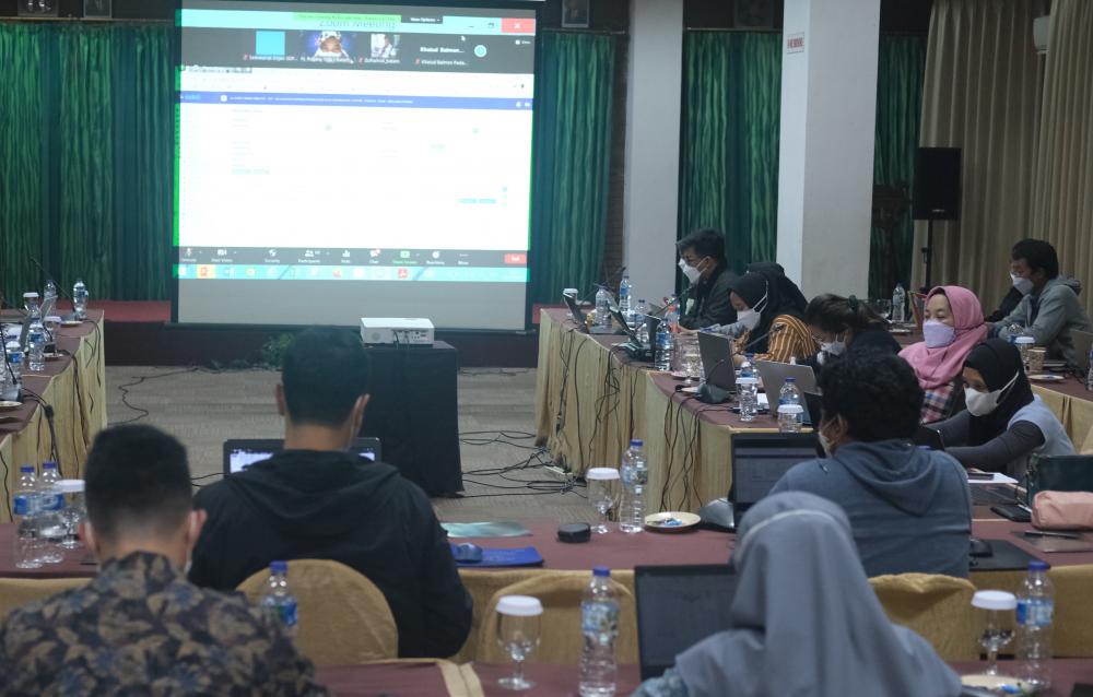 “Aplikasi SAKTI  akan diterapkan 2022, saya berharap semua peserta mengikuti pelatihan dengan benar,” kata Subkoordinator Verifikasi Bagian Keuangan Setditjen SDPPI Sri Winarni,  di sela-sela kegiatan Pelatihan Aplikasi SAKTI  Kelompok Modul Pelaporan, Kamis (2/12/2021).