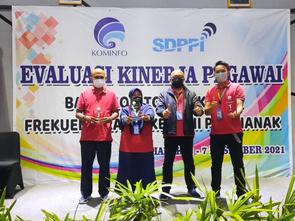 Balmon Pontianak memberikan apresiasi kepada para ASN dan PPNPN Inspiratif, Senin (6/12/2021).