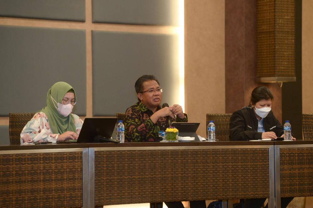 Direktur Pengendalian SDPPI Sabirin Mochtar memberi arahan di kegiatan Evaluasi dan Pelaporan Implementasi ASO Tahap 1 yang diselenggarakan oleh Direktorat Pengendalian SDPPI bertempat di Hotel Easparc Yogyakarta, Jumat (20/5/2022).