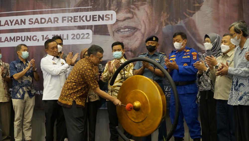 Direktur Operasi Sumber Daya Dwi Handoko membuka kegiatan Launching Uji Coba Frekuensi Radio HF untuk Komunikasi Nelayan dan Penyerahan Izin Komunikasi Radio Nelayan (IKRAN), Kamis (14/07/2022).