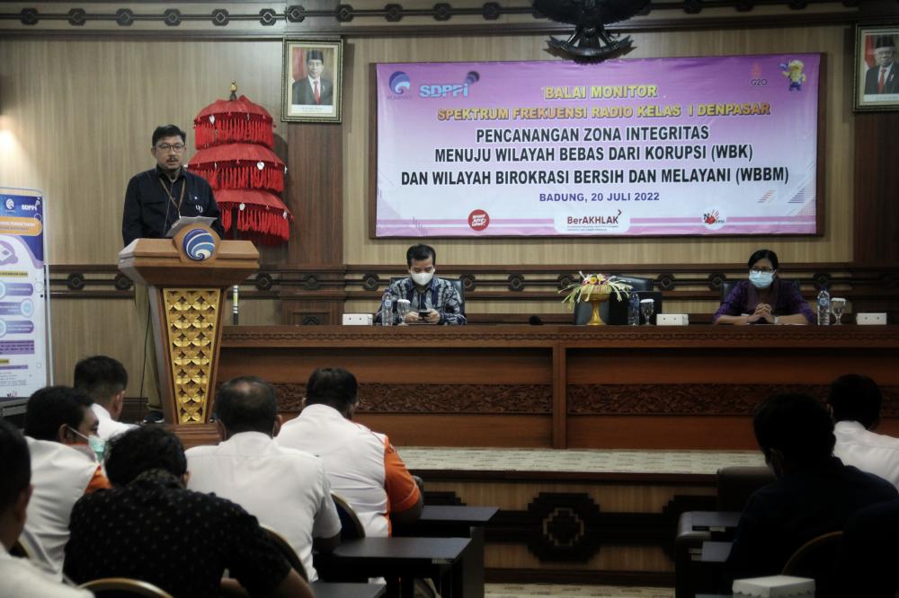 Kepala Balai Monitor Spektrum Frekuensi Radio (SFR) Kelas I Denpasar, Zainullah Manan mendeklarasikan pencanangan Zona Integritas menuju Wilayah Bebas dari Korupsi (WBK) dan Wilayah Birokrasi Bersih dan Melayani (WBBM). Rabu (20/07/2022)