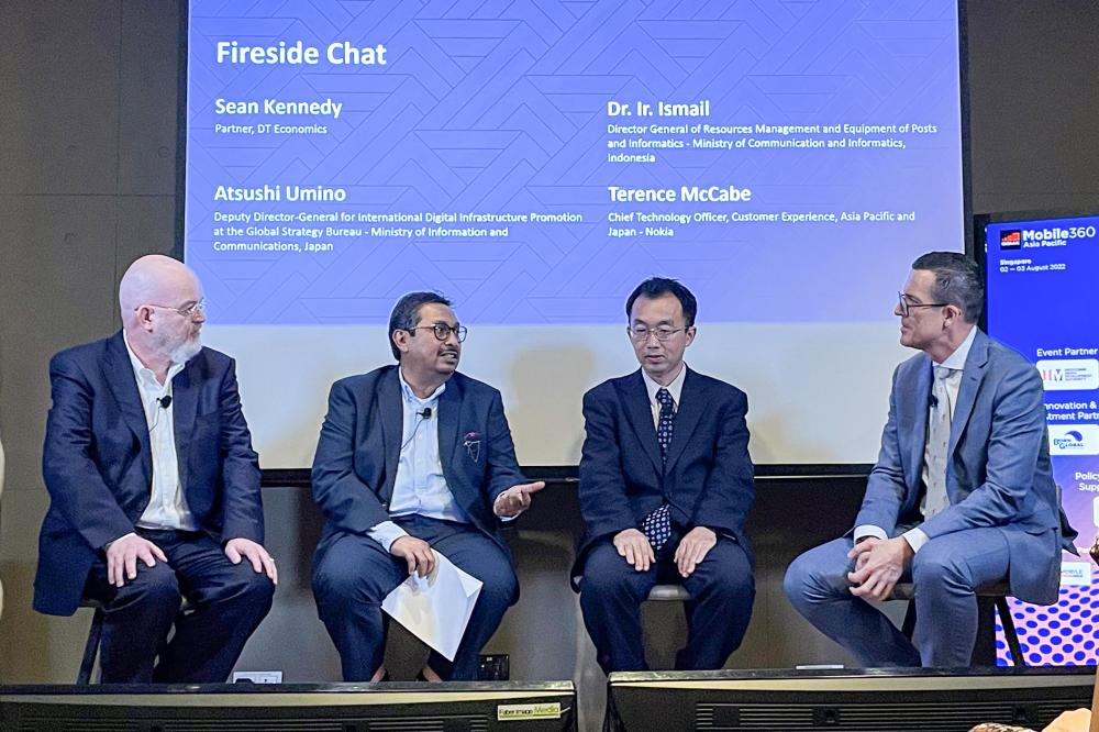 Dirjen SDPPI Ismail bersama para narasumber lainnya dalam acara GSMA Mobile 360 Asia Pacific Conference and Policy Leaders Forum, Rabu (03/08/2022).