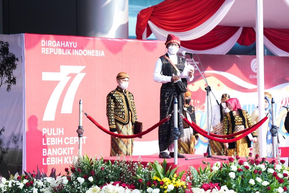 Menteri Kominfo, Jhonny G. Plate menyampaikan amanat selaku Inspektur Upacara pada Upacara Peringatan HUT ke-77 Republik Indonesia di Lapangan Gedung Kominfo, Rabu (17/08/2022).