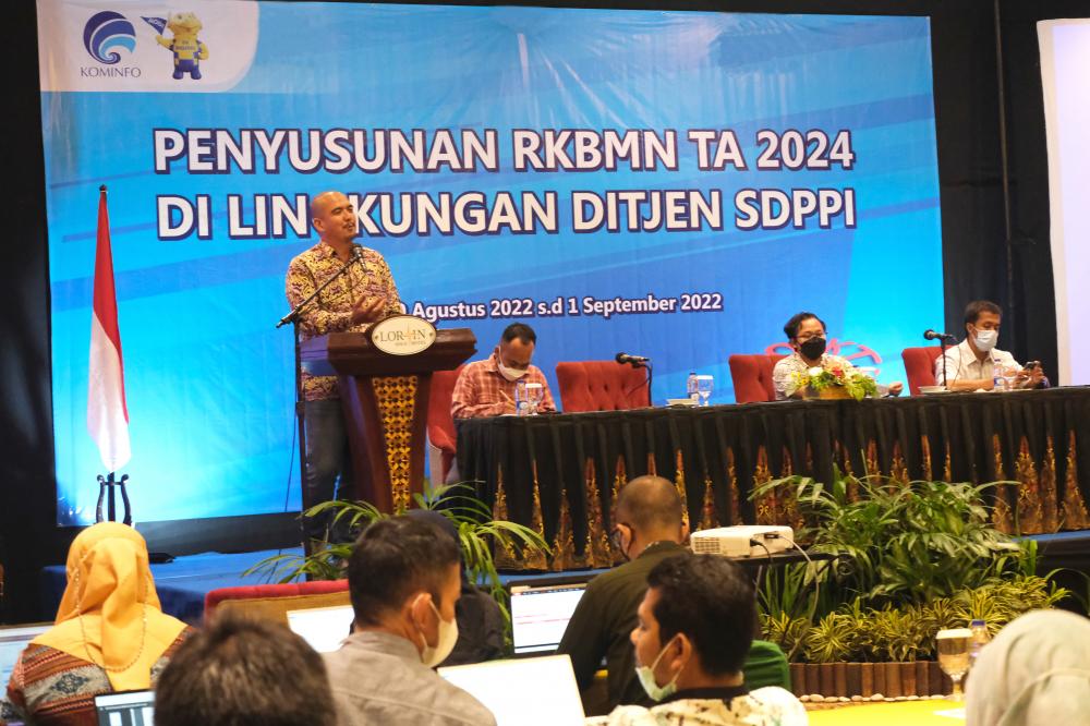 Ketua Tim Umum dan Rumah Tangga Dimas Yanuarsyah membuka kegiatan Penyusunan RKBMN 2024 Ditjen SDPPI Kemkominfo yang berlangsung pada Selasa 30 Agustus hingga 1 September 2022 di Kota Solo. 