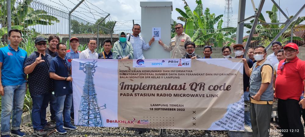 Direktur Operasi Sumber Daya Dwi Handoko bersama Tim, di sebuah site di Lampung (18/09/2022).