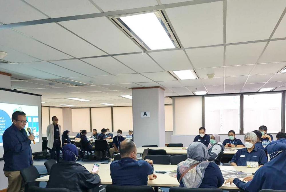 Ilustrasi: Direktur Penataan Sumber Daya Denny Setiawan memberi arahan dalam kegiatan Workshop Penguatan Organisasi pada awal Nopember 2022.