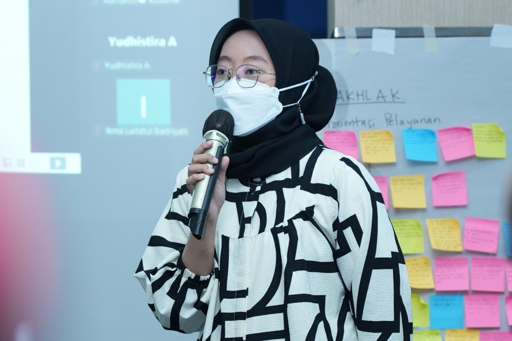 Seorang peserta memaparkan hasil diskusi kelompoknya pada salah sesi pembinaan mental, Kamis (9/12/2022).