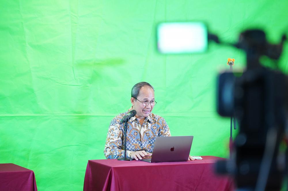 Direktur Standardisasi PPI Mulyadi menyampaikan sambutan dalam kegiatan bertema “The Role of Health and Safety Standards in the Utilization of Telecommunications Devices to Support Digital Transformation”, Rabu (15/12/2022).