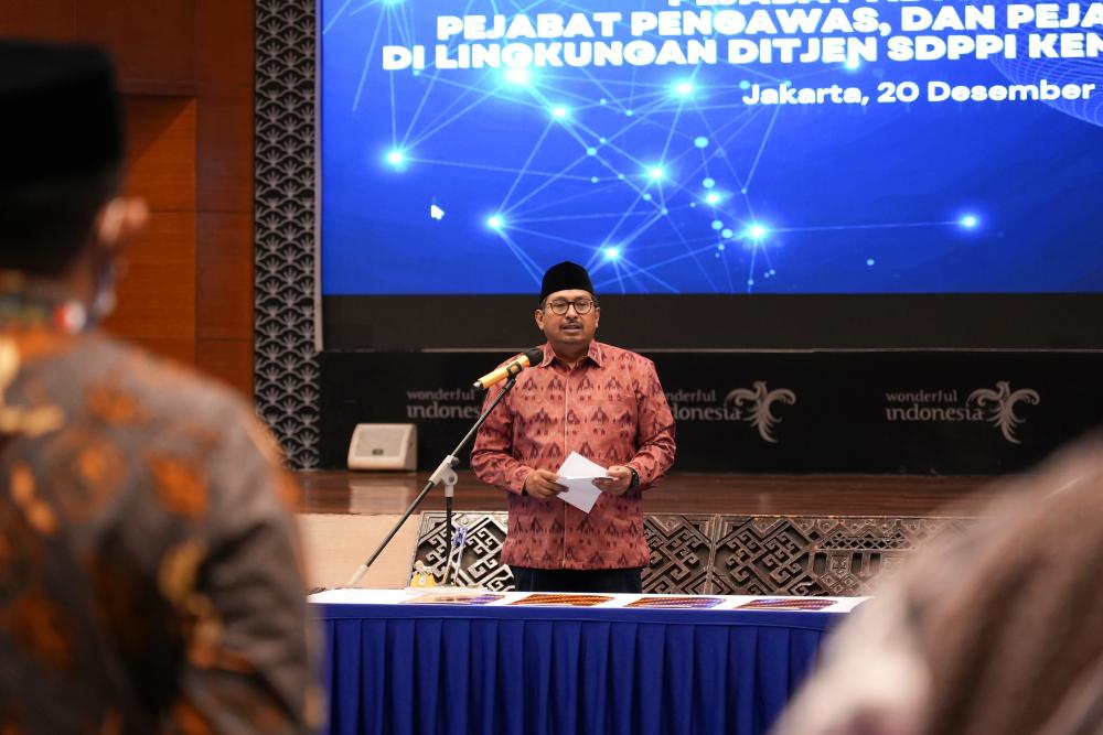 Dirjen SDPPI memberi arahan usai melantik 39 pejabat di lingkungan Ditjen SDPPI, Selasa (20/12/2022).