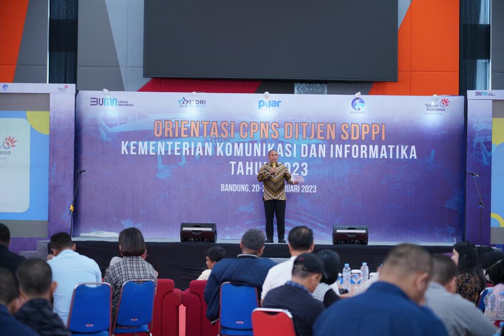 Ilustrasi: Sekretaris Direktorat Jenderal SDPPI, Wayan Toni Supriyanto memberi sambutan pada penutupan orientasi CPNS Ditjen SDPPI di Bandung, Sabtu (25/02/2023).