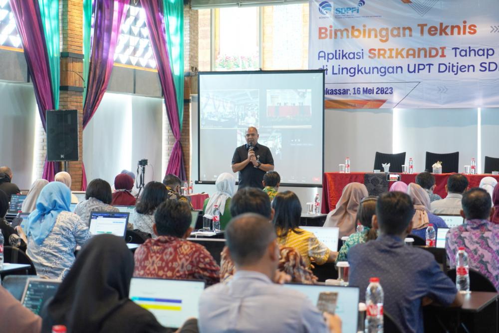  Ketua Tim Kerja Umum dan Rumah Tangga Dimas Yanuarsyah mewakili Sesditjen SDPPI membuka kegiatan Bimbingan Teknis Aplikasi Srikandi Tahap II di Lingkungan UPT Ditjen SDPPI Wilayah Timur, Selasa (16/05/2023).