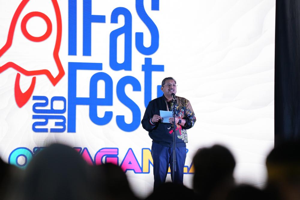 Dirjen SDPPI Ismail memberi sambutan dalam kegiatan IFasFest 2023 di Jakarta, Kamis (19/10/2023).