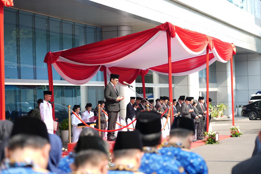 Wakil Menteri Kominfo Nezar Patria memimpin Upacara Peringatan Sumpah Pemuda di halaman kantor Kementerian Kominfo, Sabtu (28/10/2023).