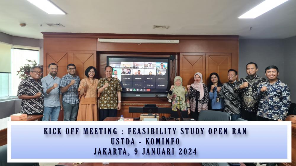 Direktur Standardisasi Perangkat Pos dan Informatika Mulyadi (no 5 dari kiri) dan tim beserta perwakilan USTDA, Telkom Infra Project (TIP), Telkom University, IBM, dan KCCTech melaksanakan kick off meeting pelaksanaan Feasibility Study Open RAN, Selasa (09/01/2024).