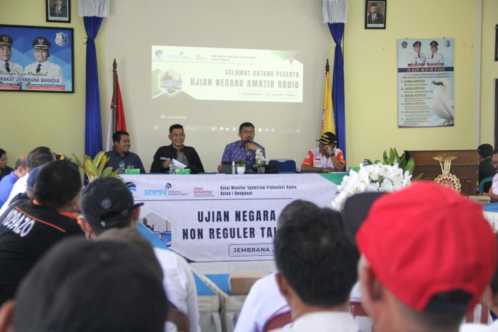 Kepala Balai Monitor Frekuensi Kelas I Denpasar, Zainullah Manan saat memberi sambutan pada Kegiatan Ujian Negara Amatir Radio Non Reguler (UNAR) pertama  di Kabupaten Jembrana. Sabtu (30/03/2024.