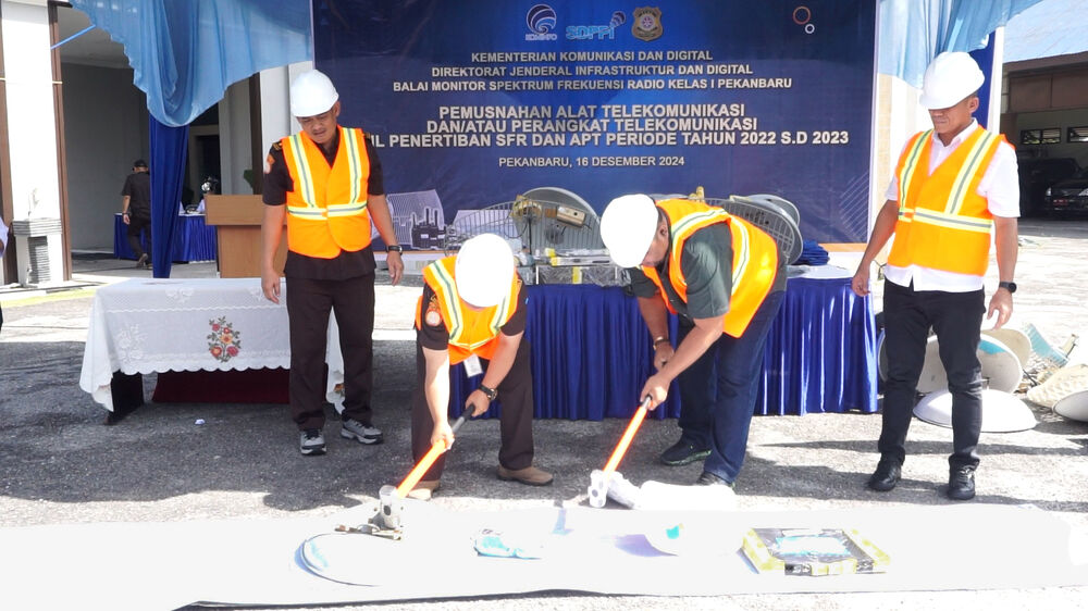 Balmon Pekanbaru Musnahkan 62 Perangkat Telekomunikasi Tidak ...