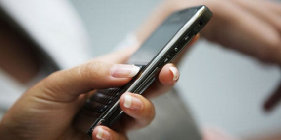 Ilustrasi: Sumber ilustrasi: http://www.kabarbisnis.com/images/picture/ponsel_sms_2.jpg