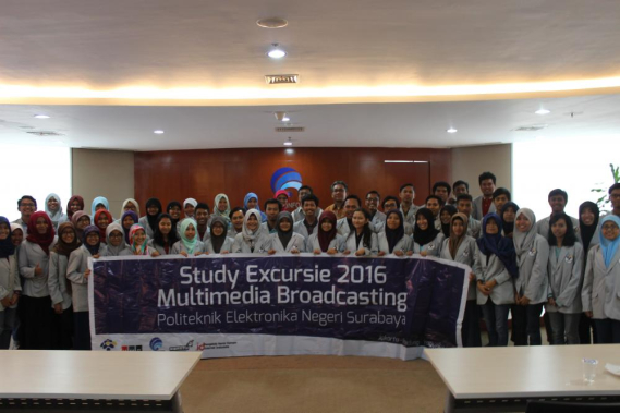 Ilustrasi: Foto Bersama