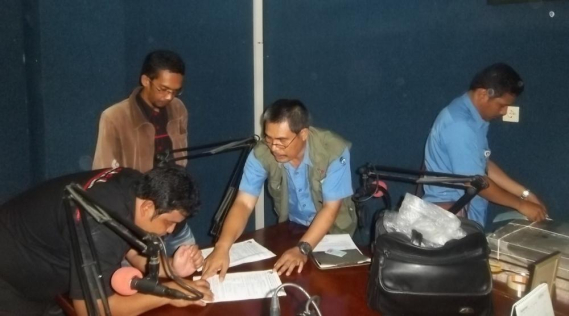 Ilustrasi: Penertiban radio