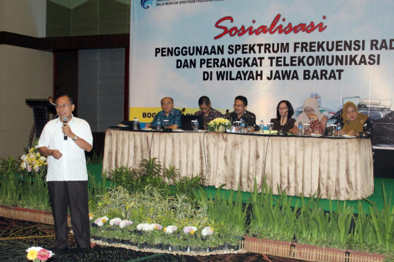Ilustrasi: Balai Monitoring Spektrum Frekuensi Radio Kelas II Bandung menyelenggarakan sosialisasi perizinan online Spektrum Frekuensi Radio (SFR) di IPB International Convention Center, Bogor(25/8). Kegiatan tersebut dihadiri sekitar 150 orang dari masyarakat pengguna frekuensi radio baik perorangan maupun instansi di Kota/Kabupaten Bogor, Cianjur, Depok, dan Sukabumi.