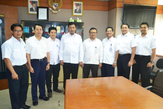 Ilustrasi: Foto bersama Direktur Pengendalian SDPPI dengan pejabat yang mendapatkan promosi dan rotasi dilingkungan Direktorat Pengendalian SDPPI. Dari kiri ke kanan : Ade Mulyana, Abdul Salam, Mohan Rifqo Firhani, Zainullah, Direktur Pengendalian SDPPI (Dwi Handoko), Untung Widodo, Eko Riyanto Sutomo dan Adis Alifiawan. (06/02/2017) Yosep LH