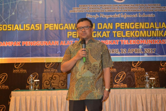 Ilustrasi: Direktur Pengendalian, Dwi Handoko membuka kegiatan Sosialisasikan Dampak Perangkat Ilegal kepada Sekolah dan Komunitas di Pekanbaru (12/4)