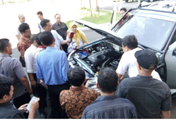 Ilustrasi: Peserta Workshop SMFR pada satu sesi mengenai sistem kelistrikan kendaraan