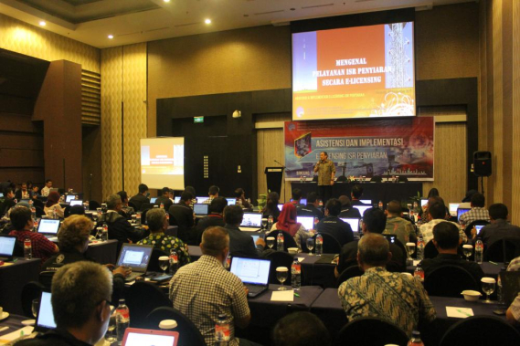 Ilustrasi: Direktur Operasi Sumber Daya, Rachmat Widayana, memberi sambutan dalam kegiatan asistensi e-licensing penyiaran