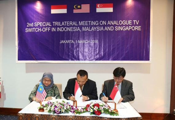 Ilustrasi: Delegasi tiga negara, yakni Indonesia, Malaysia, dan Singapura, bersama membahas perkembangan program peralihan TV analog ke digital dalam The 2nd Special Trilateral Meeting on Analogue Switch Off (ASO) di Hotel Sari Pasifik Jakarta, Kamis (1/3)