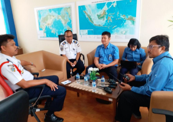 Ilustrasi: Ka Balmon Padang dan tim saat lakukan penertiban di salah satu penyelenggara konsesi