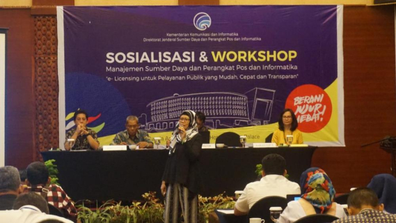Ilustrasi: Kasubdit Konsultasi dan Data, Fidyah Ernawati, meyampaikan paparan dalam kegiatan Sosialisasi Layanan Perizinan