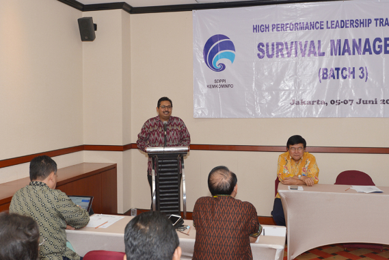 Ilustrasi: Dirjen SDPPI Ismail, disampingi Sesditjen SDPPI Sadjan, memberikan sambutan saat membuka High Performance Leadership Training Series Survival Management Batch III di Jakarta, Selasa (5/6/2018).
