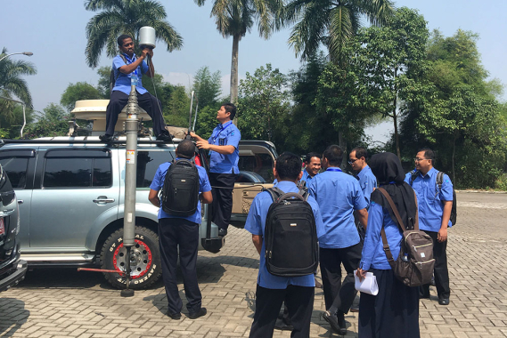 Ilustrasi: Peserta pelatihan Monitoring Spektrum Frekuensi Radio sedang menjalani praktik pengukuran pancaran radio siaran dalam pelatihan batch dua di Bogor, Jawa Barat, Rabu )25/7/2018).