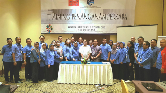 Ilustrasi: Sesditjen SDPPI R. Susanto berfoto bersama peserta In House Training Penanganan Perkara yang diselenggarakan Ditjen SDPPI di Karawaci, Tangerang, Banten, pada 27-29 Agustus 2018. Foto diambil pada penutupan pelatihan, Rabu (29/8/2018).