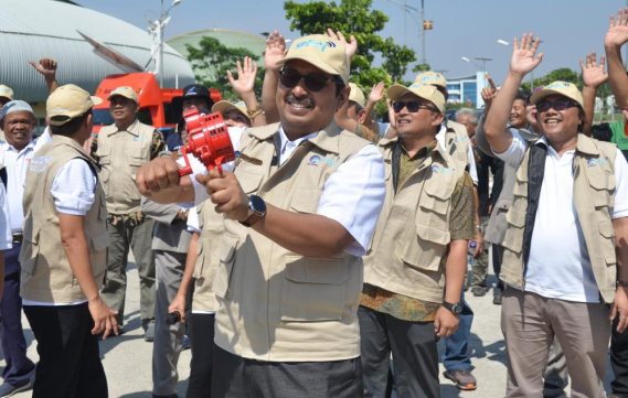 Ilustrasi: Dirjen SDPPI membunyikan alarm sebagai simbol dimulainya kegiatan simulasi dukungan komunikasi kebencanaan di Bandung (15/11/2019).