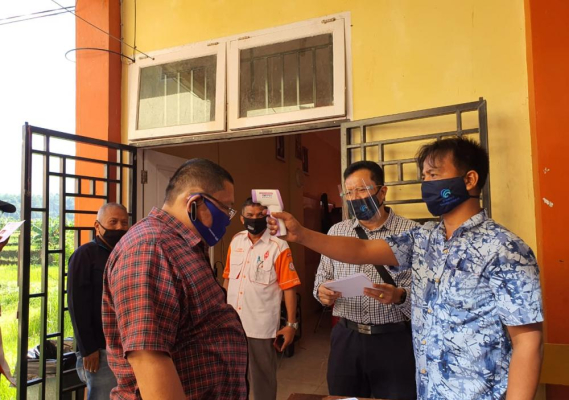 Ilustrasi: Dengan memanfaatkan ruang laboratorium yang luas, pelaksanaan Ujian Nasional Amatir Radio (UNAR) Reguler III di Kota Padang Panjang dapat dilaksanakan serentak, tanpa melanggar Protokol Kesehatan.